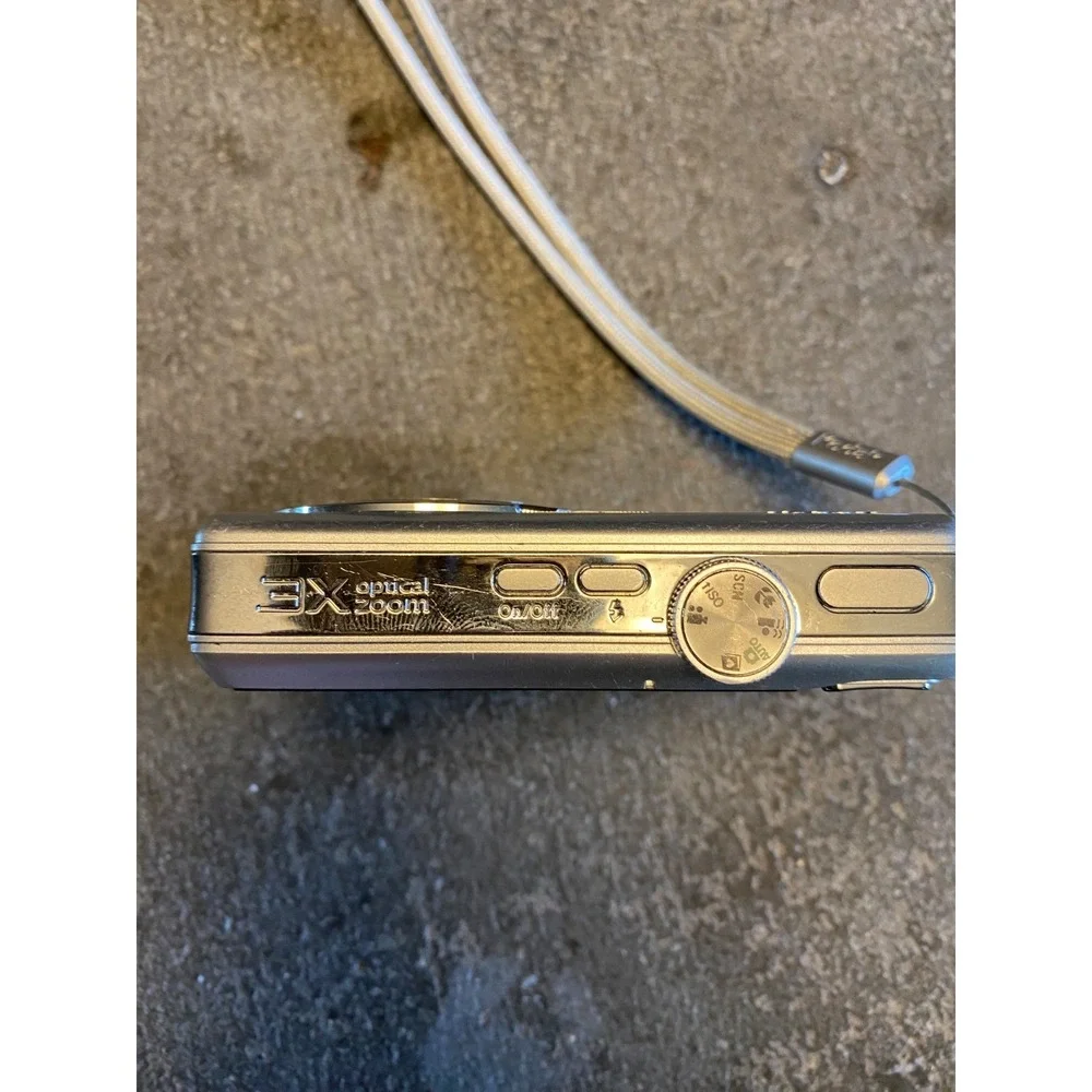Kodak Easy Share 8.2. Kodak AF 3X. With Battery. No Charger. Silver